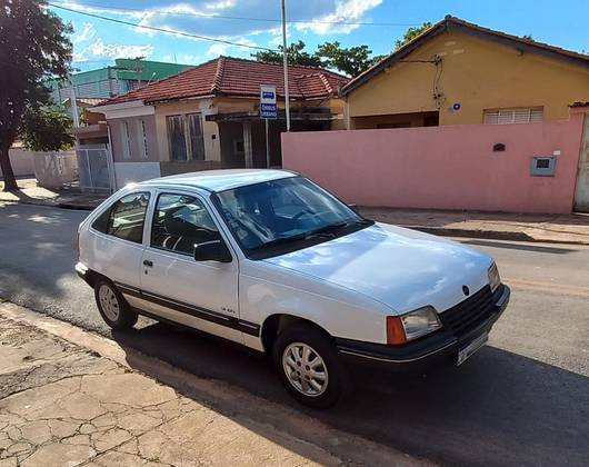 CHEVROLET KADETT 1.8 EFI GLS 8V GASOLINA 2P AUTOMATICO CHEVROLET KADETT 1.8 EFI GLS 8V GASOLINA 2P AUTOMATICO